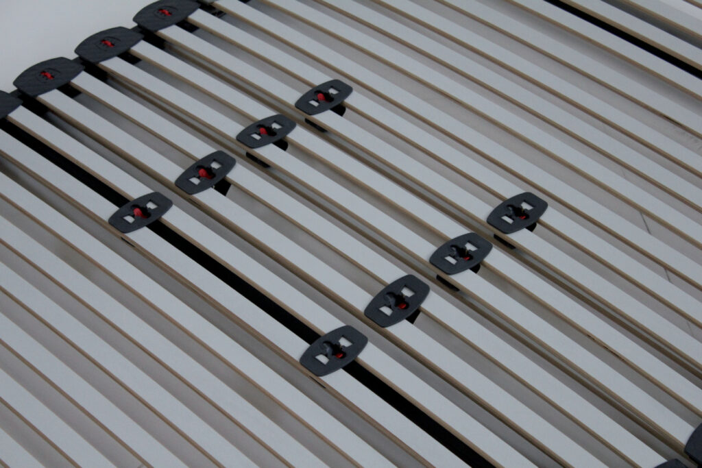 Bild eines modernen Lattenrosts mit individuellen Stützen für die einzelnen Latten.